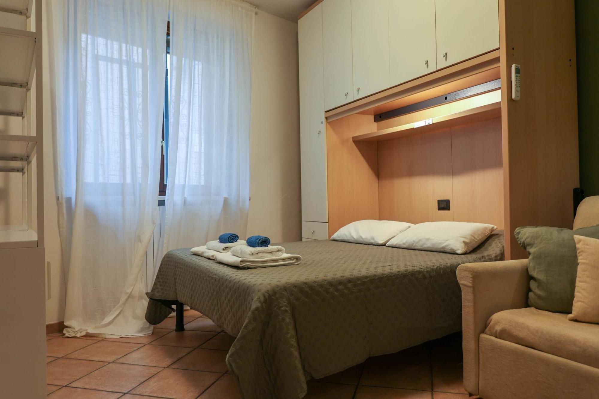 Апартаменти Nel Centro Di Desenzano Дезенцано-дель-Гарда Екстер'єр фото